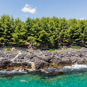 Kemping The Sea Cave, Himara